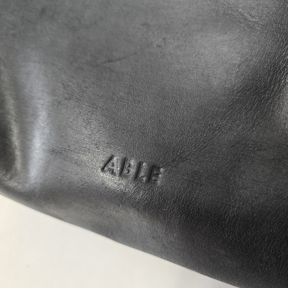 Able Black Shoulder Bag with Sophisticated Design - Picture 4 of 16